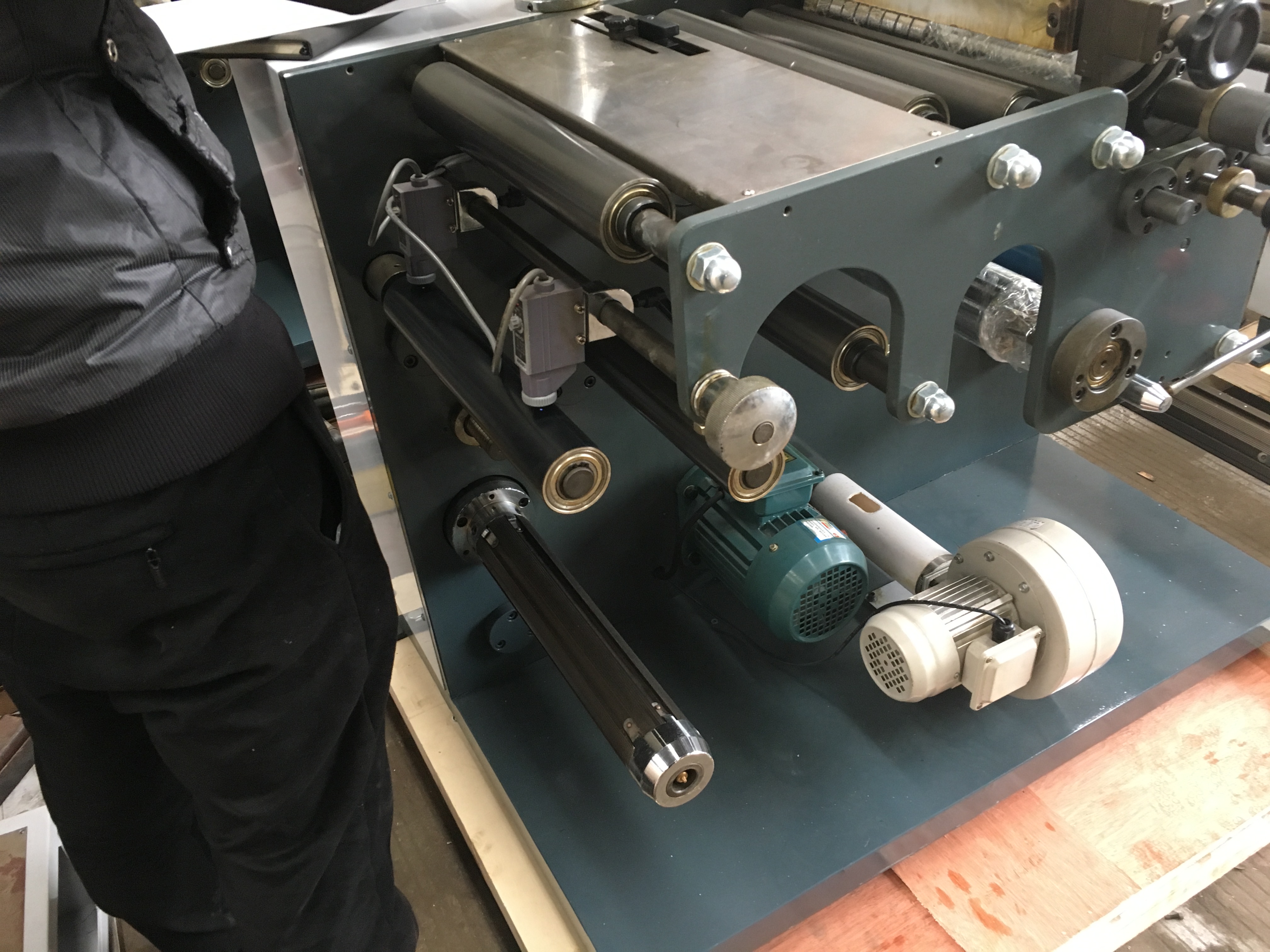 автоматична вузька терморізальна машина для різання паперу